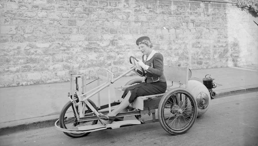 Automobile légère (novembre 1937).