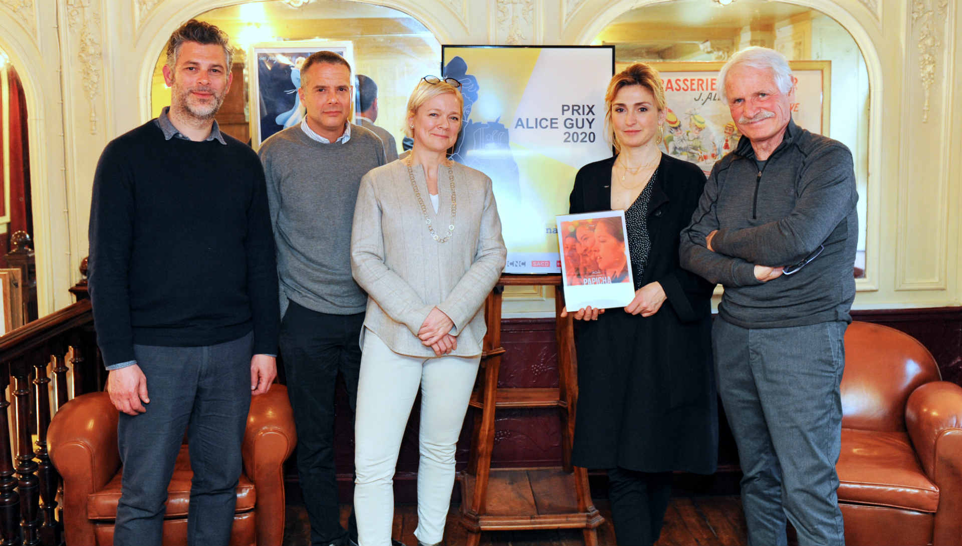 Emmanuel Denizot, Jordan Mintzler, Marianne Slot​, Julie​ Gayet et Yann Arthus-Bertrand, membres du jury du Prix Alice Guy 2020 lors de la débilération le 20 février 2020 à Paris