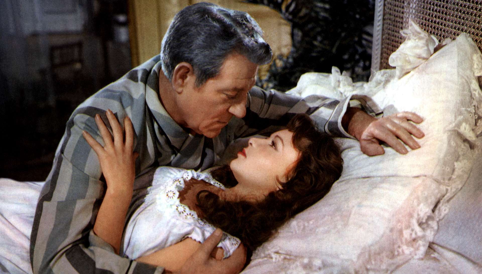 Françoise Arnoul campe le rôle de Nini aux côtés de Jean Gabin dans French Cancan de Jean Renoir.