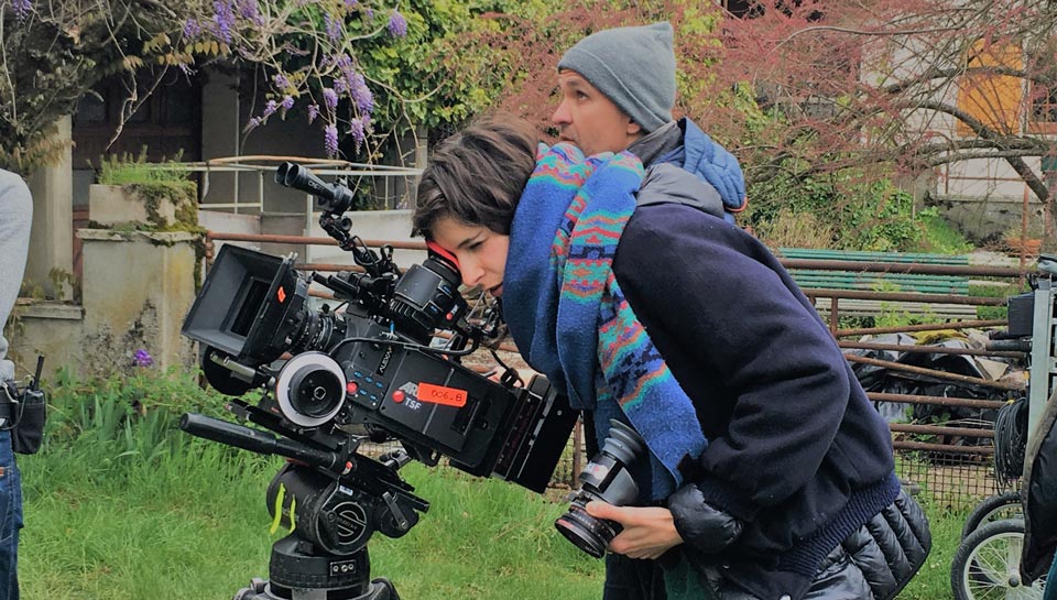 Margot Bernard sur le tournage de Mas vacances normales