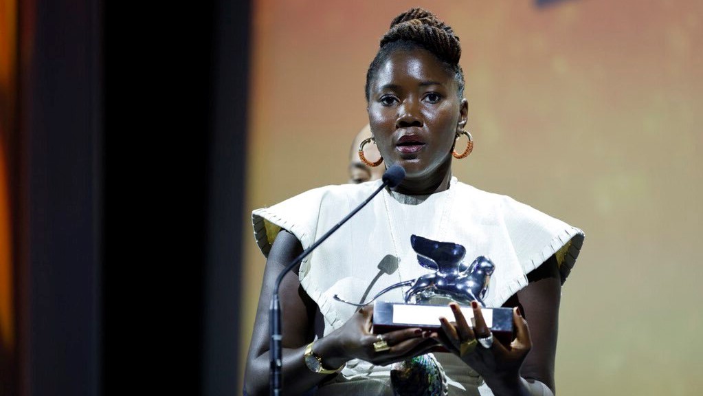 Alice Diop lors de son discours  à la Cérémonie de clôture de la Mostra de Venise. 