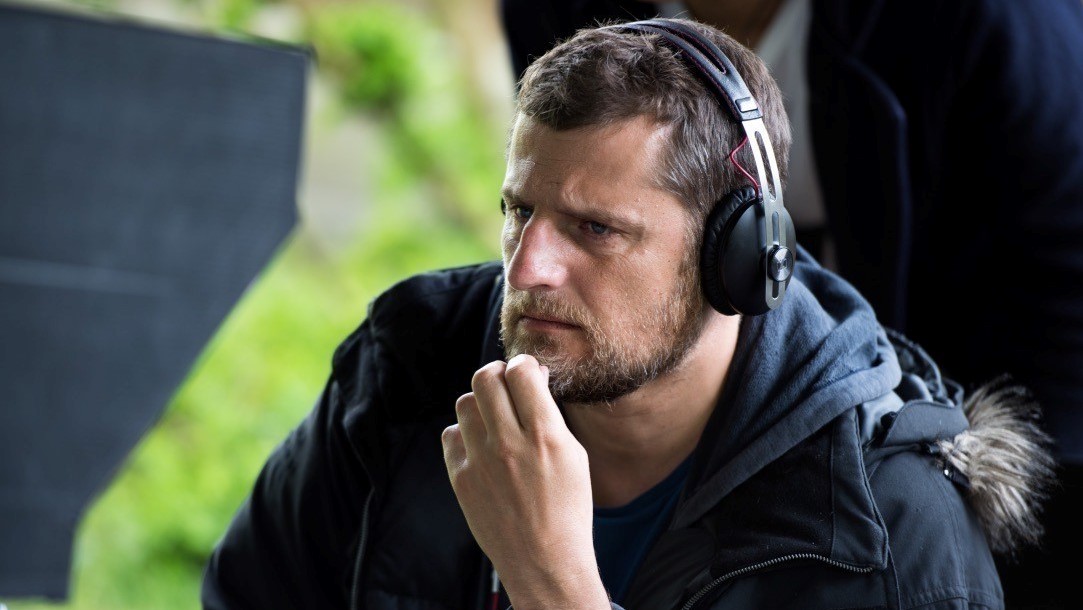 Le réalisateur Arnaud Malherbe sur un plateau de tournage