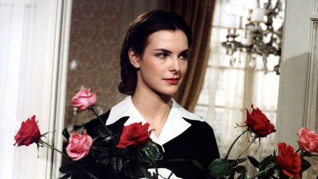 Carole Bouquet dans « Cet obscur objet du désir » de Luis Buñuel.