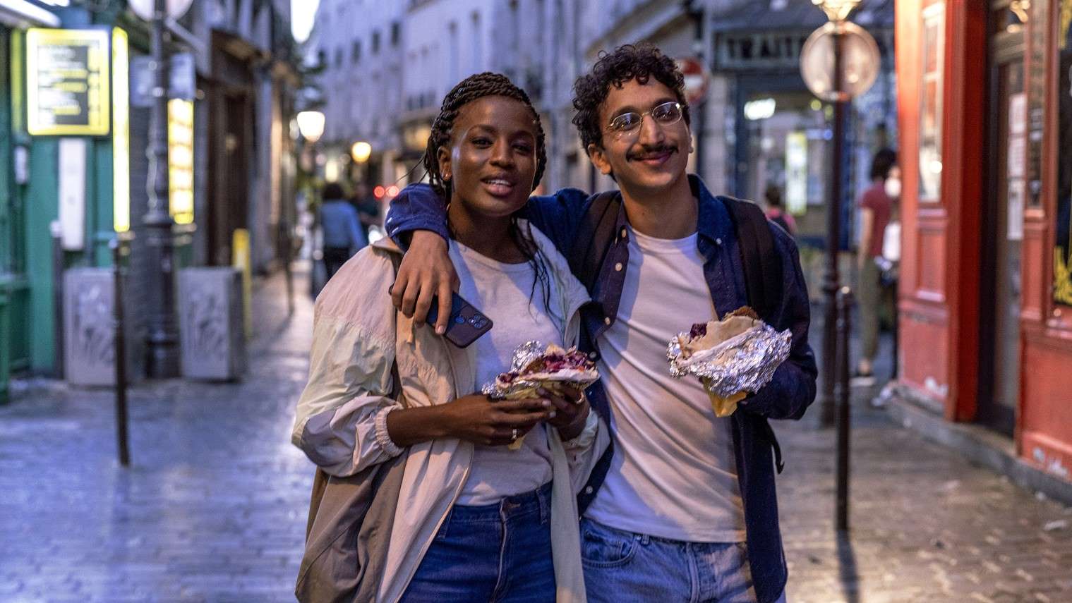 Mariama Gueye et Younès Boucif dans « Drôle » de Fanny Herrero, série d'ouverture du festival Séries Mania.