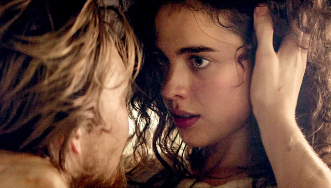 Margaret Qualley dans  « Stars At Noon » de  Claire Denis © Curiosa