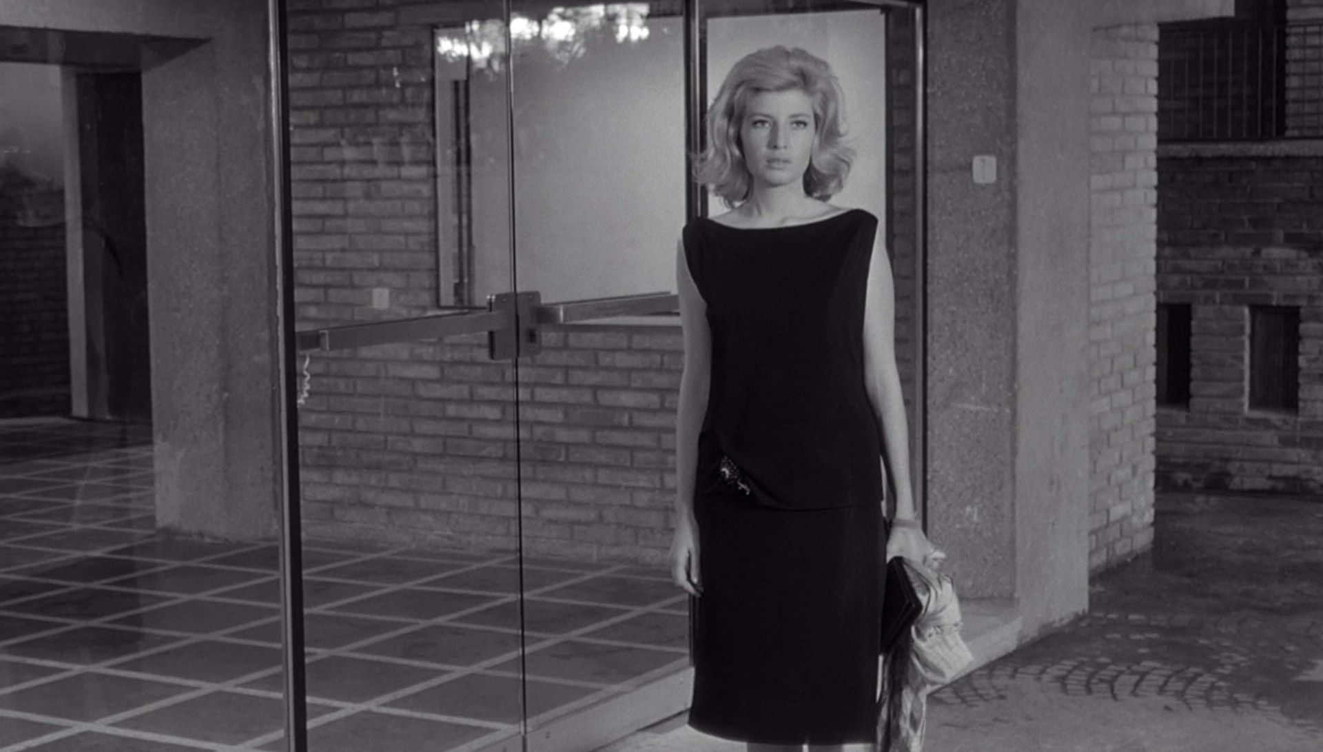 Monica Vitti dans L’Avventura de Michelangelo Antonioni