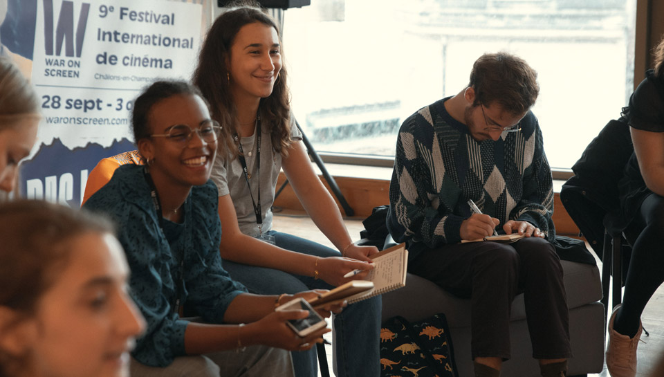 Chaque année, deux jurys de jeunes, un jury lycéen et un jury étudiant, livrent leur palmarès des meilleurs courts et longs métrages 