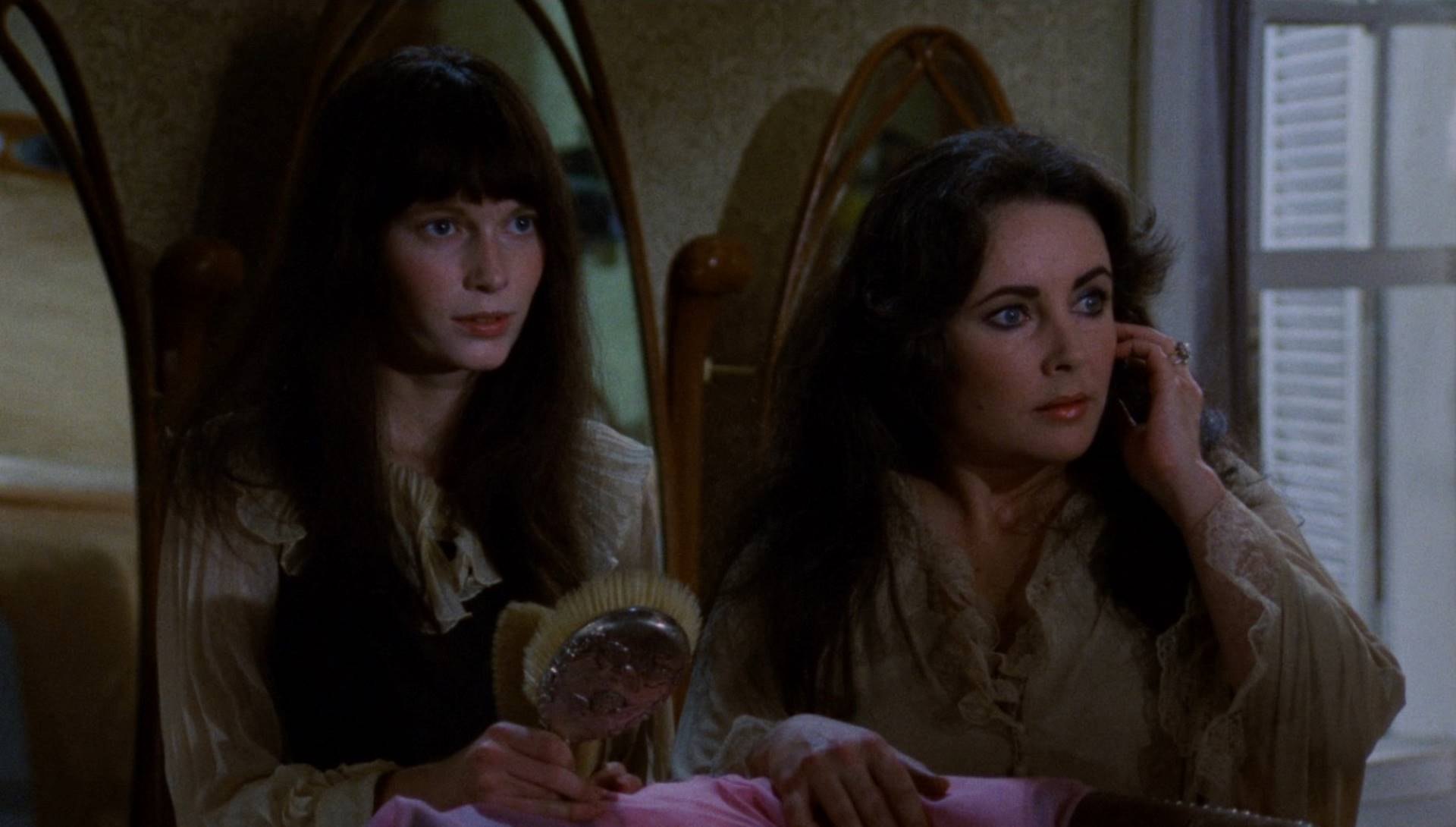 Mia Farrow et Elisabeth Taylor dans « Cérémonie secrète » de Joseph Losey.