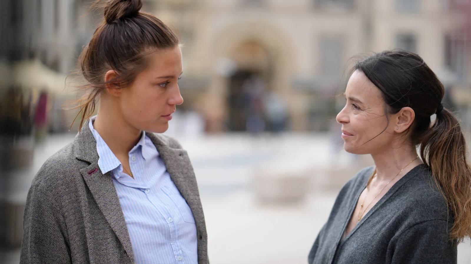 Adèle Exarchopoulos et Élodie Bouchez dans « Je verrai toujours vos visages ».