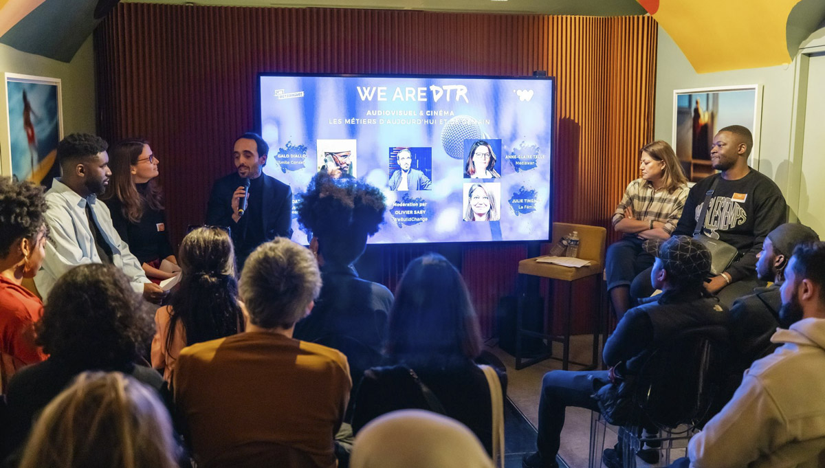 Olivier Saby fondateur de We Build Change animant une discussion 