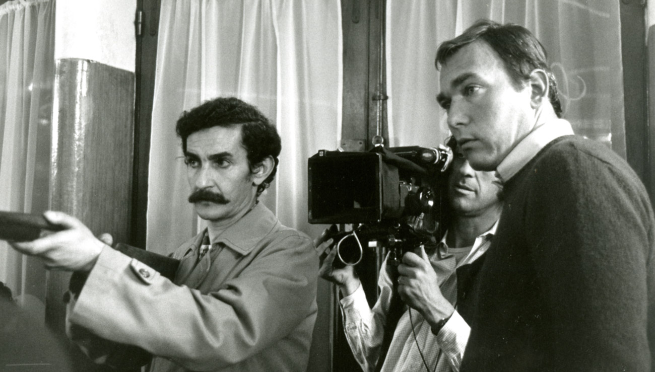 Yves Boisset sur le tournage de « Dupont Lajoie » coll. DR. Collections de la Cinémathèque de Toulouse