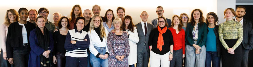Les représentants des organisations représentatives lors de la signature de l'accord le 15 octobre 2025