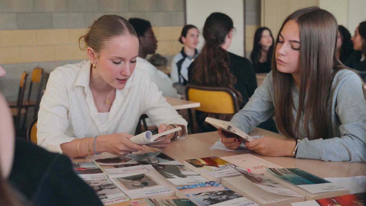 « Écrire la vie : Annie Ernaux racontée par des lycéennes et des lycéens » réalisé par Claire Simon