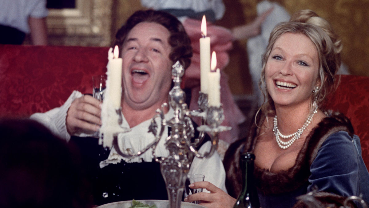 Marina Vlady dans « Que la fête commence » réalisé par Bertrand Tavernier