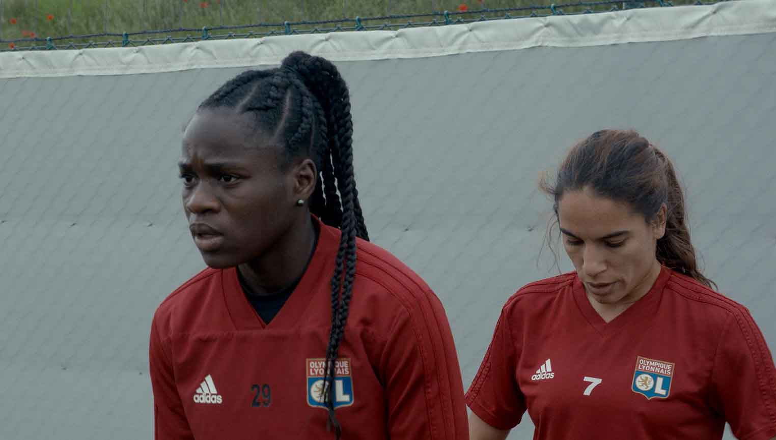 Deux joueuses de football. Extrait du film Les Joueuses #paslàpourdanser de Stéphanie Gillard