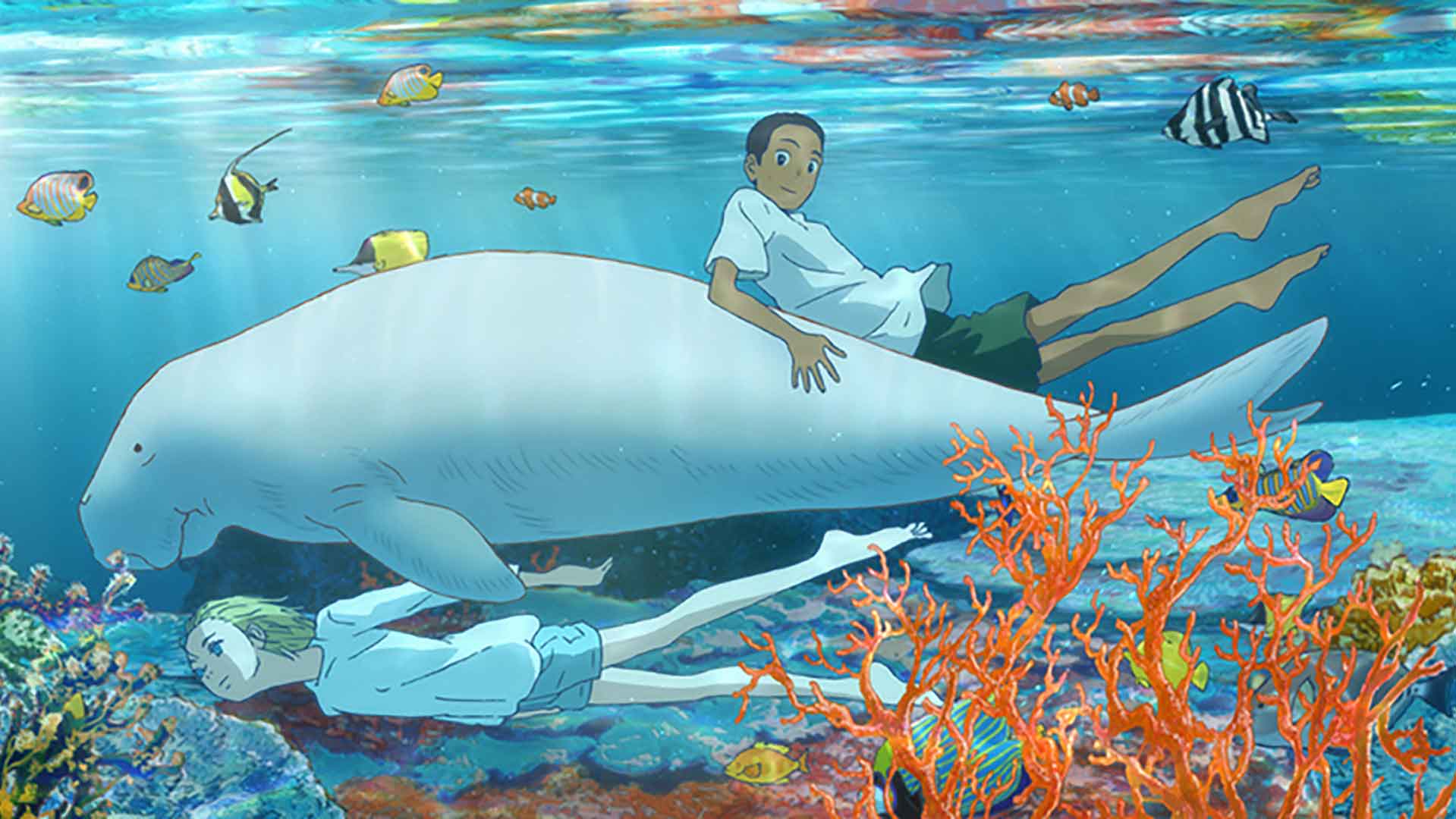 Deux enfants nagent dans la mer avec une baleine