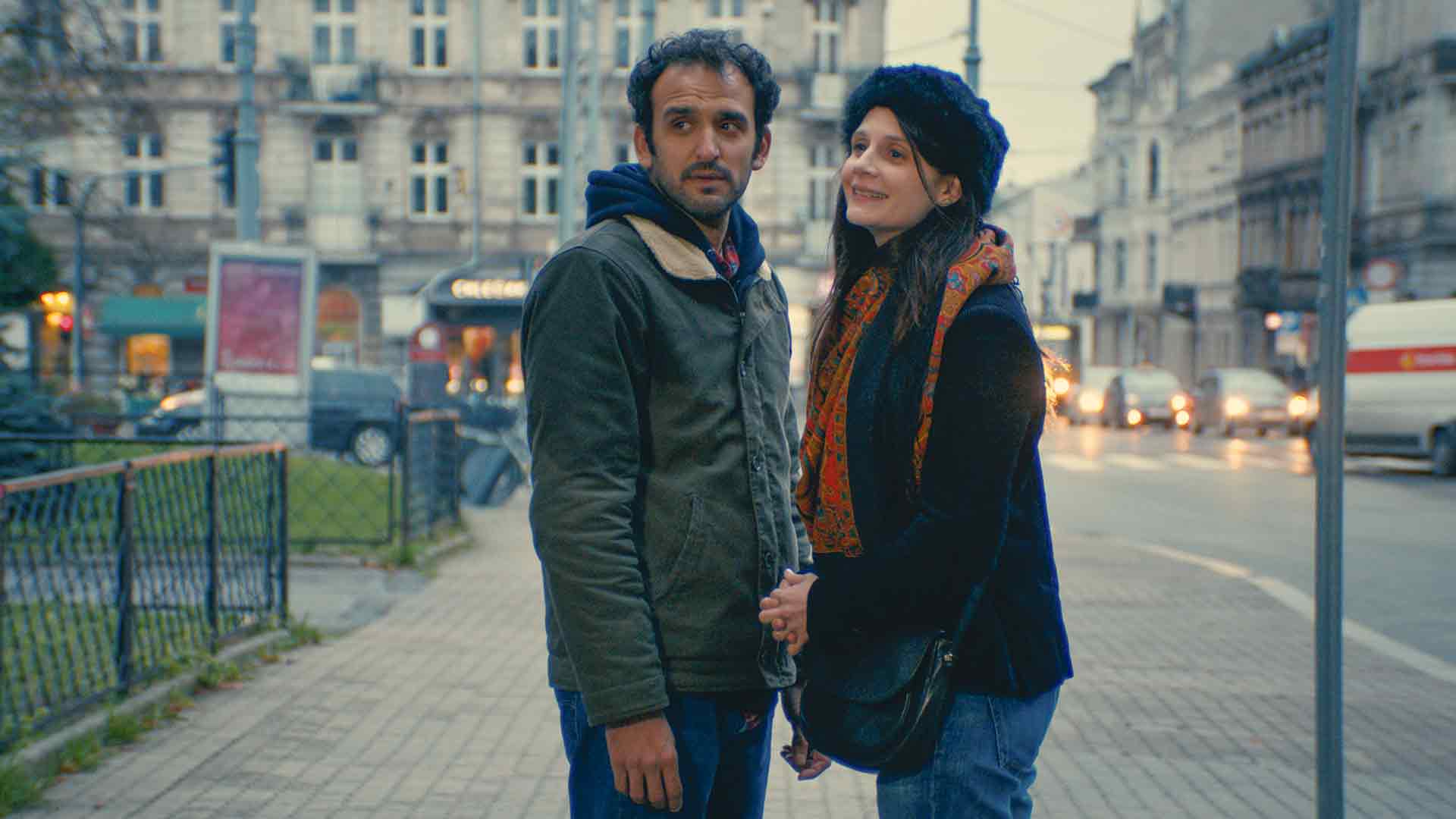 Visuel de Lune de Miel d'Elise Otzenberger. Un homme et une femme dans Paris regarde au loin face caméra.