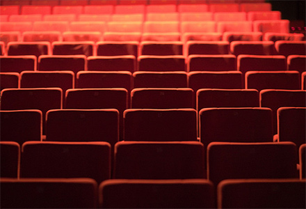 Salle_cine-440_abstract.jpg