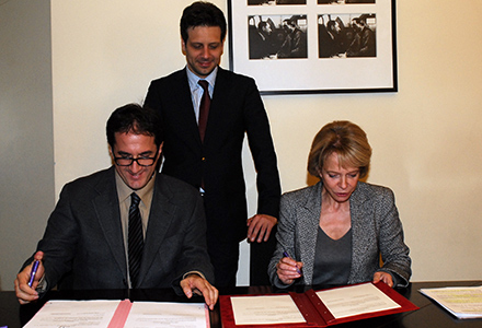 Signature-accord-CNC-Equateur5-11-2013-026_.jpg