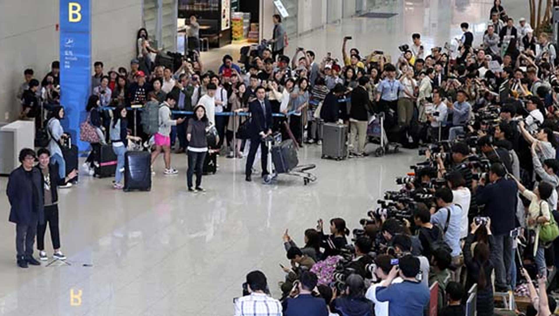 Bong Joon-Ho à l'aéroport