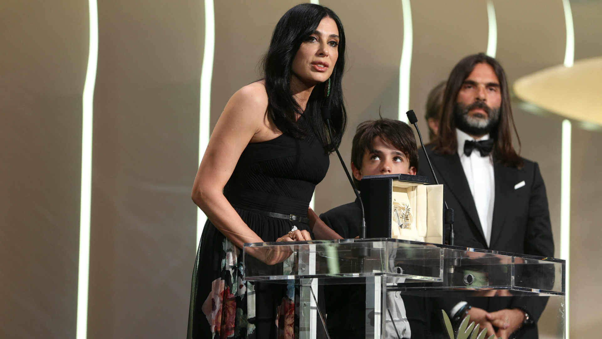 Nadine Labaki recevant en 2018 le Prix du Jury au Festival de Cannes 2018