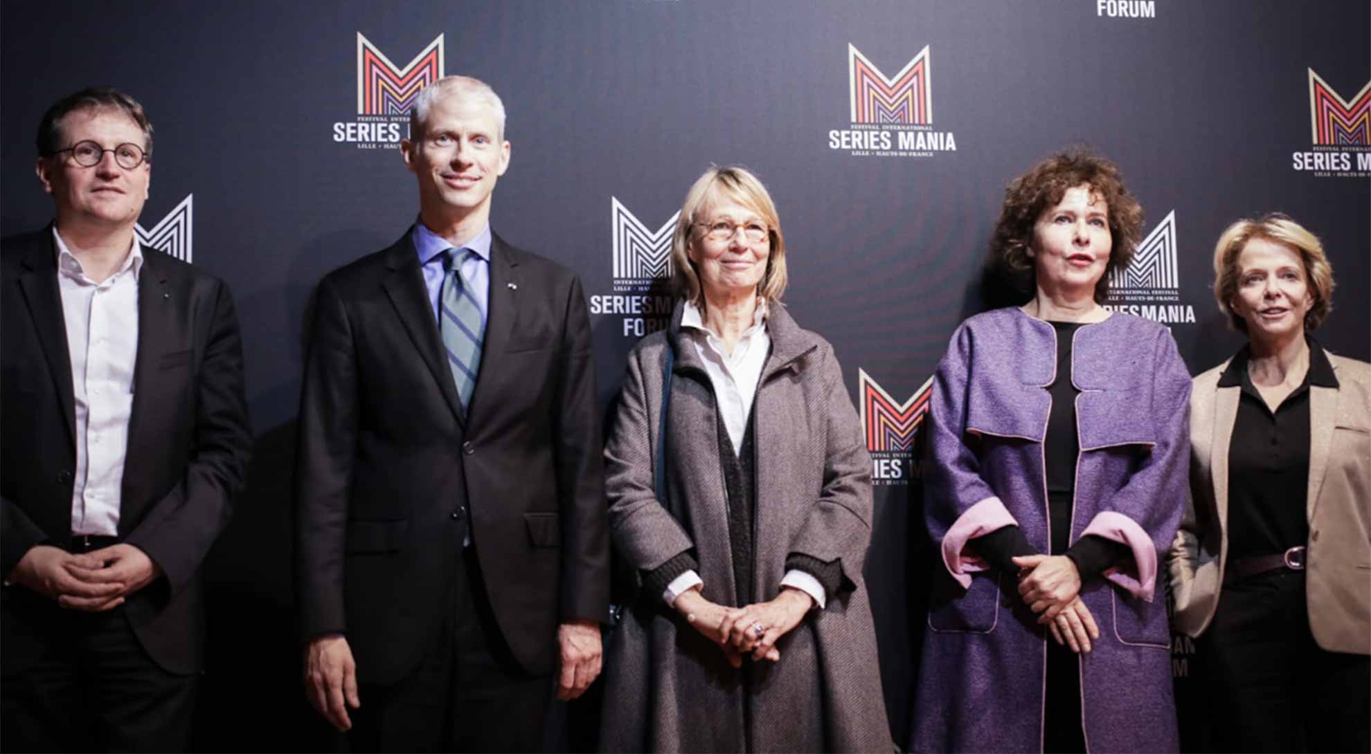 De droite à gauche : Frédérique Bredin, Présidente du CNC ; Laurence Herszberg, Directrice générale de Séries Mania ; Françoise Nyssen, ancienne ministre de la Culture ; Franck Riester, ministre de la Culture et Rodolphe Belmer, Président de Séries Mania