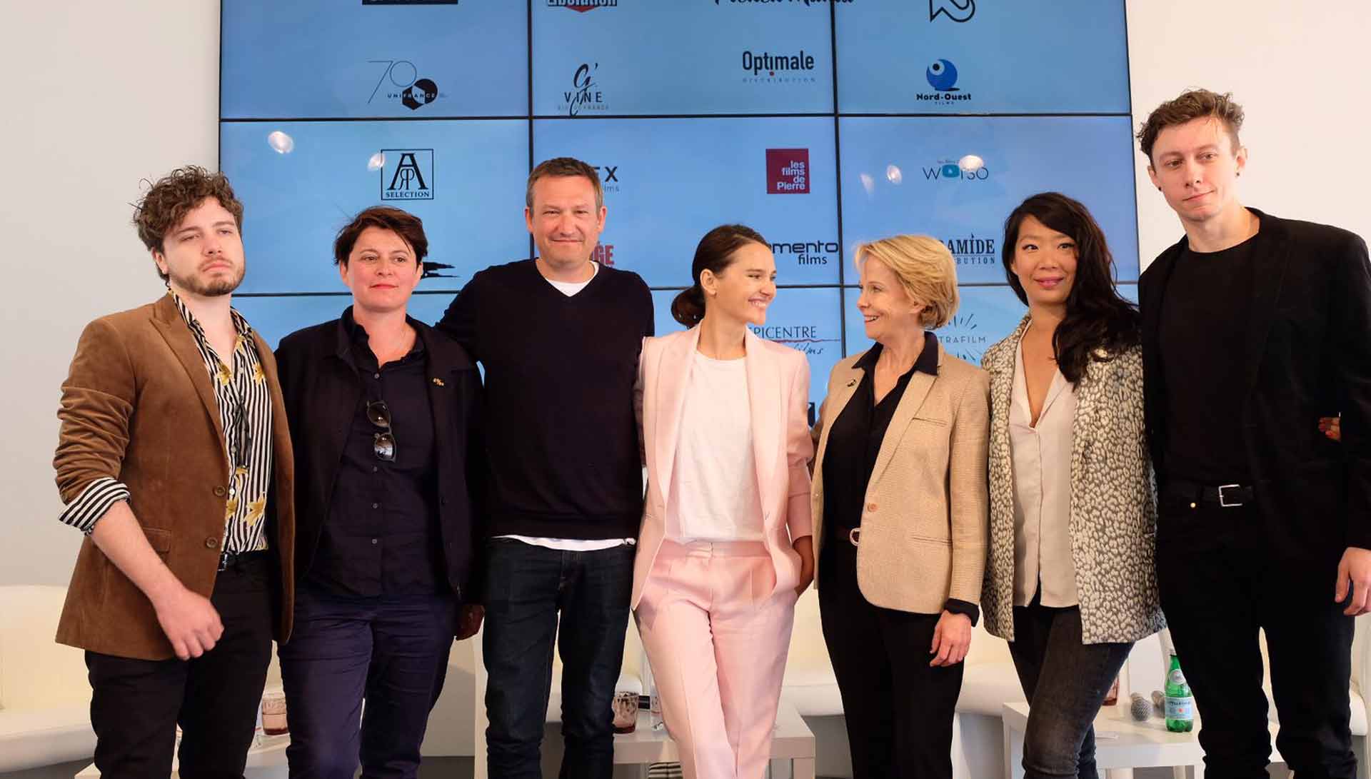 Virginie Ledoyen, présidente du jury, entourée de Frédérique Bredin, présidente du CNC, Franck Finance-Madureira, fondateur de la Queer Palm, et des membres du jury Claire Duguet, Kee-Yoon Kim, Filipe Matzembacher, Marcio Reolon 