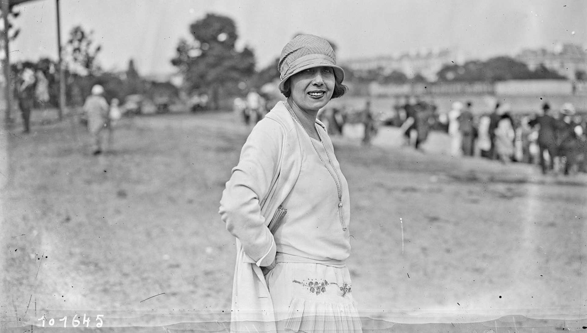 Mistinguett au Parc des Princes - Agence Roll