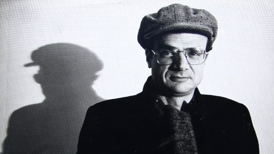 Le critique Serge Daney photographié a New-York en 1982 par Joanne Longue.